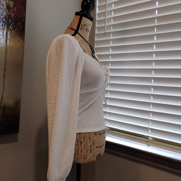 NWT KeyHole Top - Picture 2 of 5